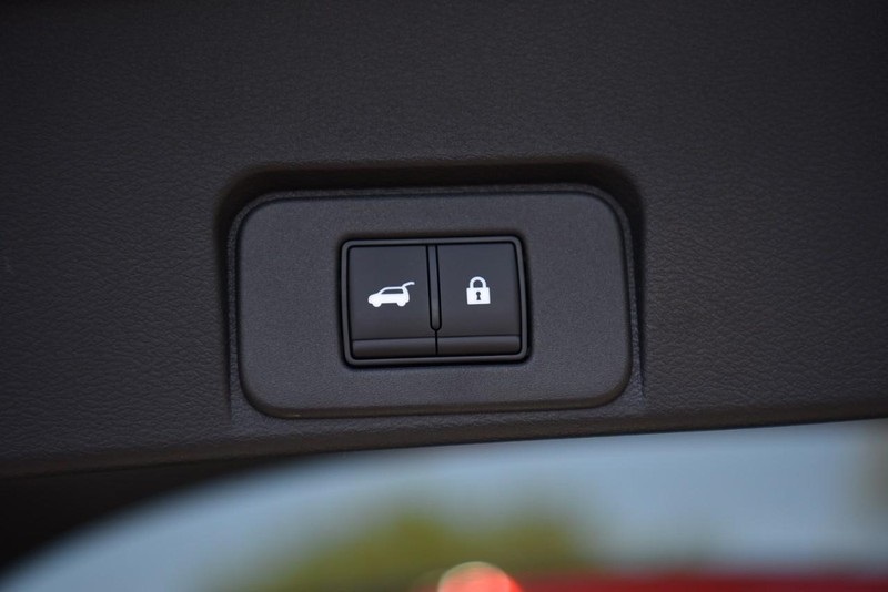 Vehicle image 27 of 28