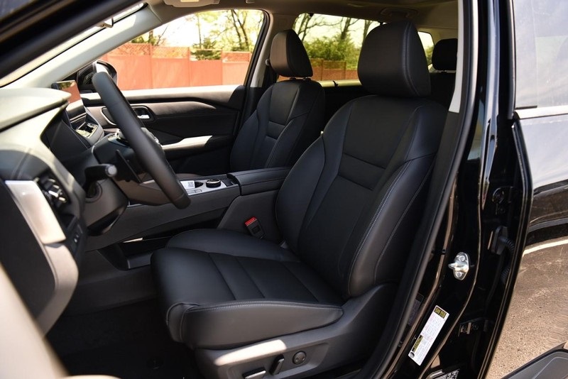 Vehicle image 20 of 28