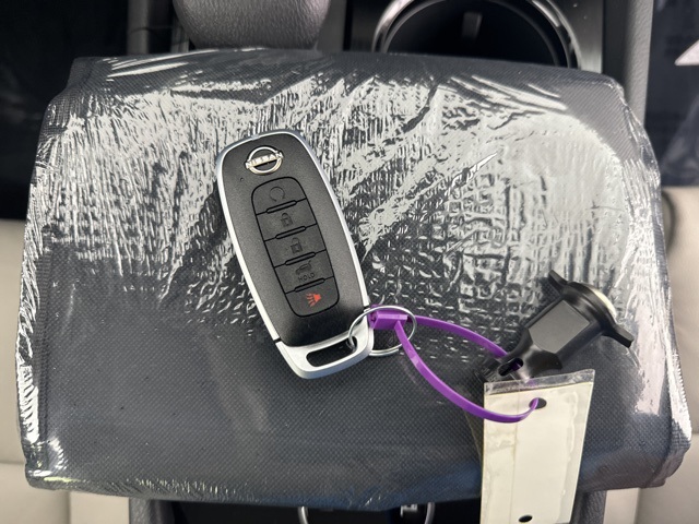 Vehicle image 25 of 27
