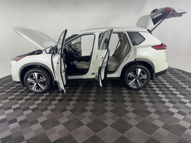 Vehicle image 9 of 27