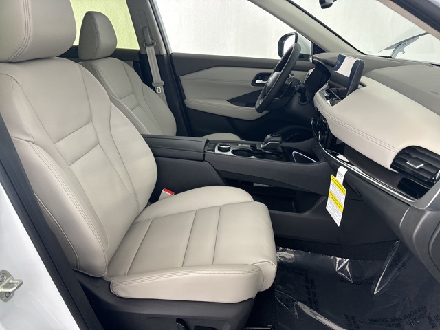 Vehicle image 24 of 27