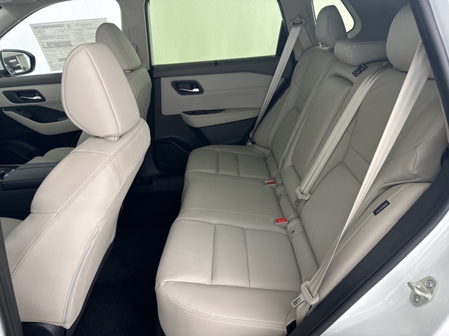 Vehicle image 18 of 27