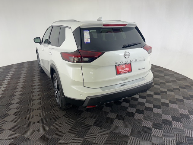 Vehicle image 8 of 27
