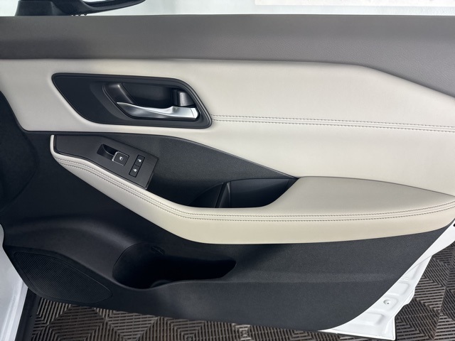 Vehicle image 22 of 27