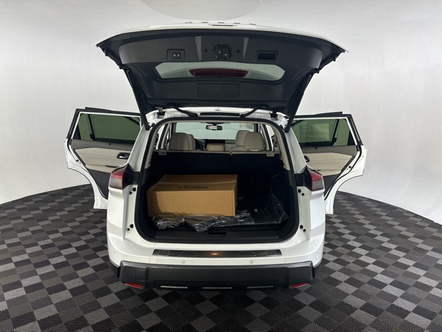 Vehicle image 15 of 27