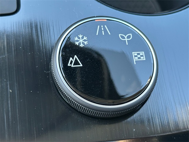 Vehicle image 18 of 25