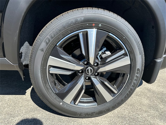Vehicle image 9 of 25