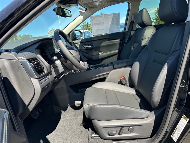 Vehicle image 12 of 25