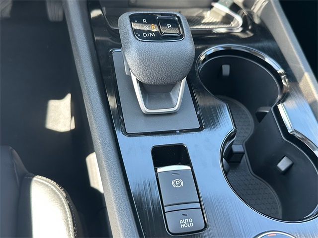 Vehicle image 23 of 25