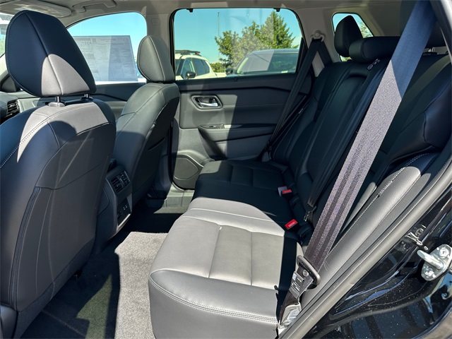 Vehicle image 11 of 25