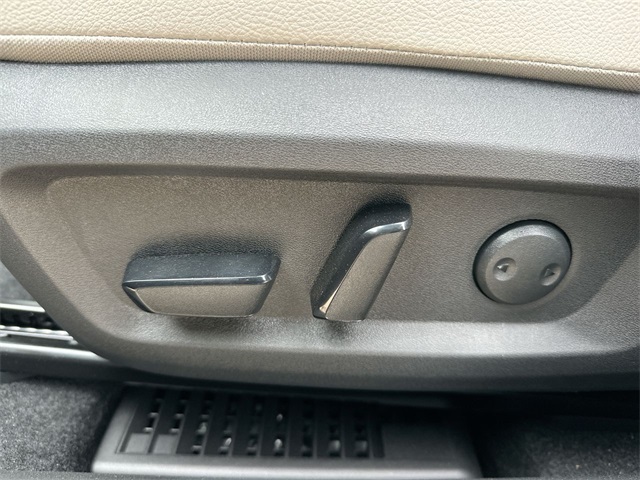 Vehicle image 20 of 32