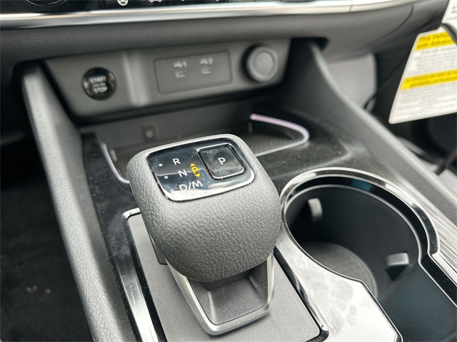 Vehicle image 27 of 32