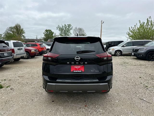 Vehicle image 16 of 32