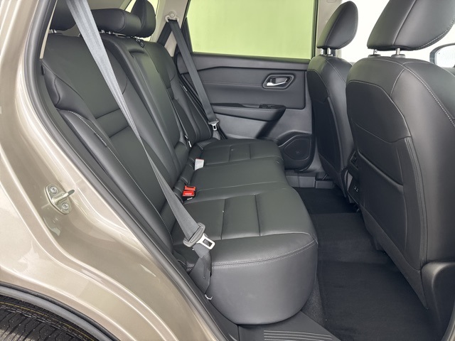 Vehicle image 19 of 27