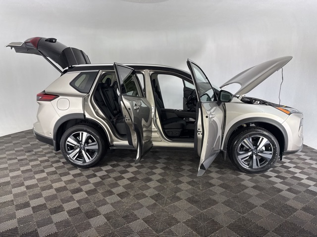 Vehicle image 6 of 27