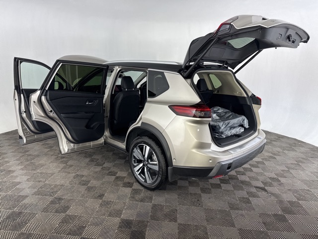 Vehicle image 15 of 27
