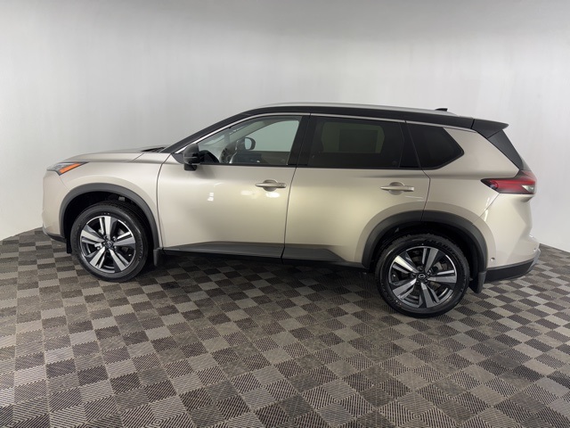 Vehicle image 10 of 27