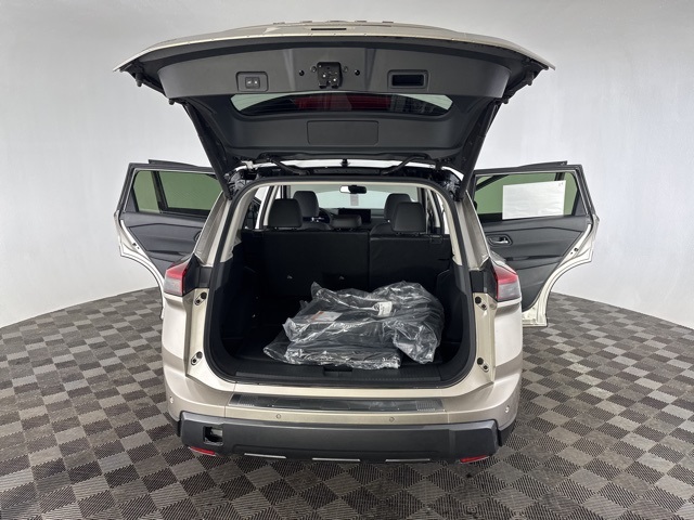 Vehicle image 16 of 27
