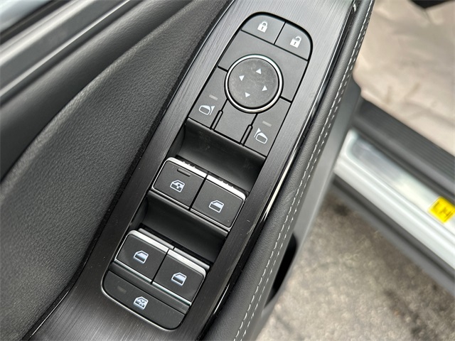 Vehicle image 35 of 43