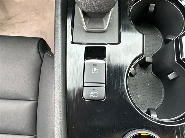 Vehicle image 23 of 43