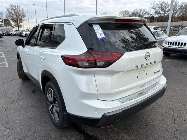 Vehicle image 10 of 43