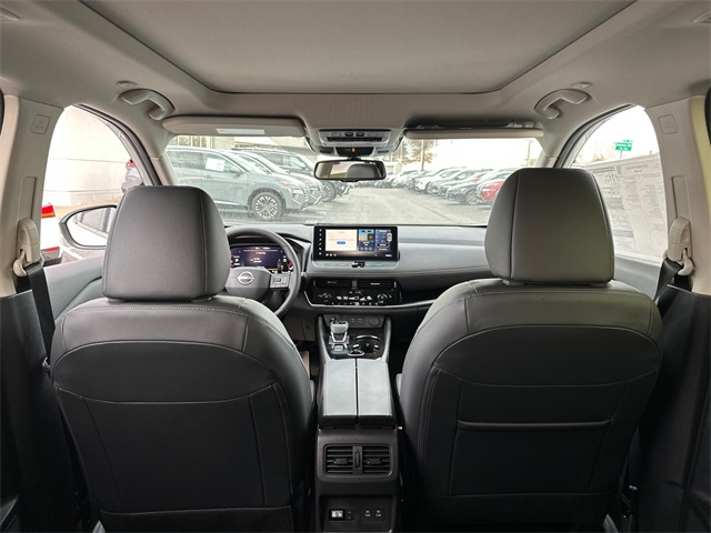 Vehicle image 13 of 43