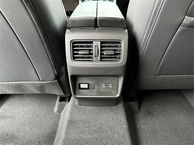 Vehicle image 15 of 43