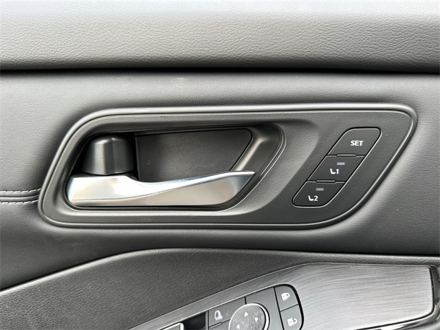 Vehicle image 36 of 43