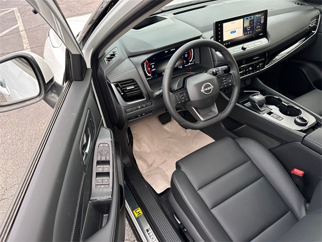 Vehicle image 33 of 43