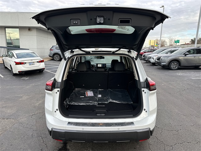 Vehicle image 11 of 43