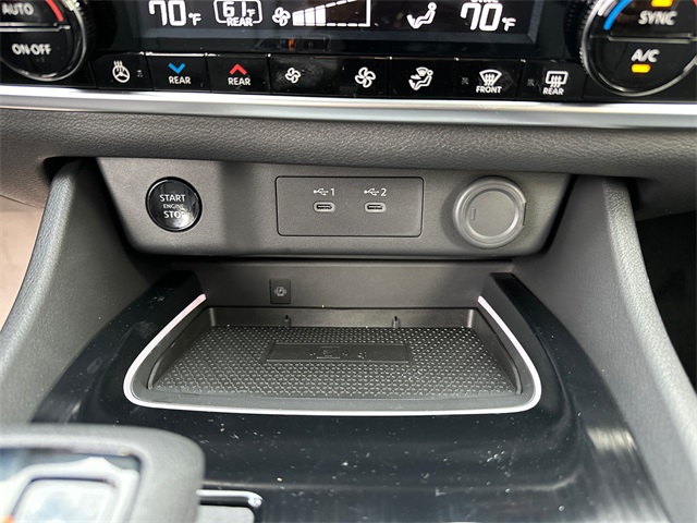 Vehicle image 24 of 43