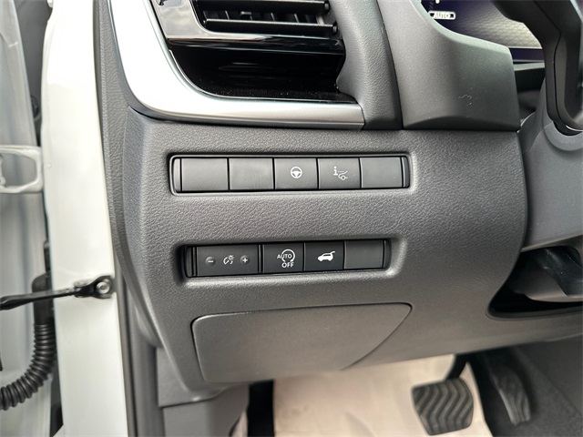 Vehicle image 37 of 43