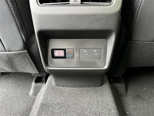 Vehicle image 16 of 43