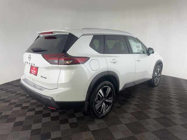 Vehicle image 3 of 28