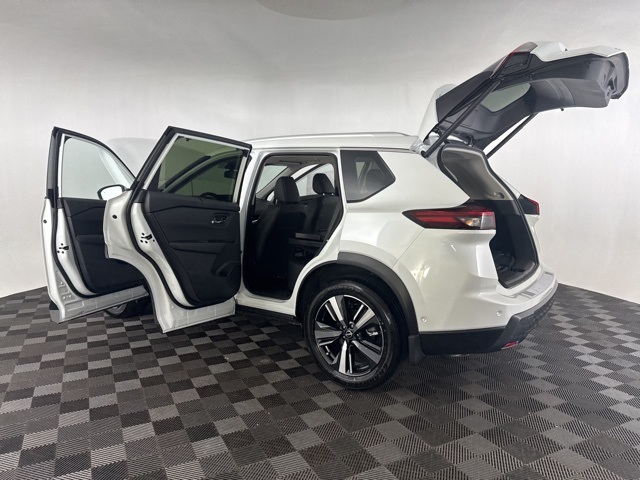 Vehicle image 8 of 28