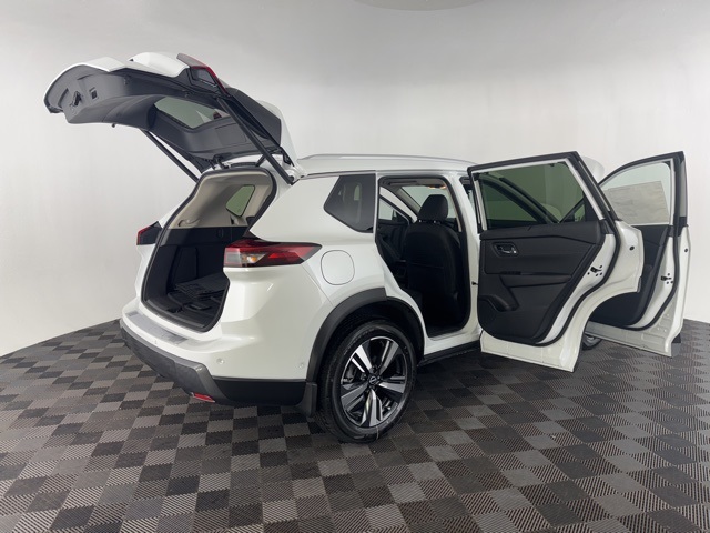 Vehicle image 15 of 28