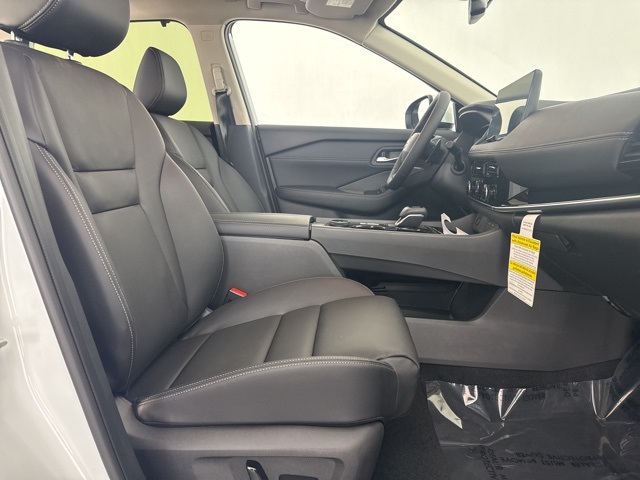 Vehicle image 21 of 28