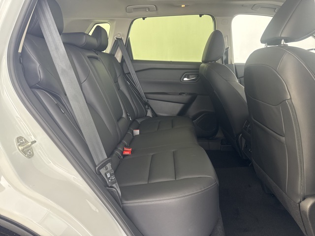 Vehicle image 25 of 28