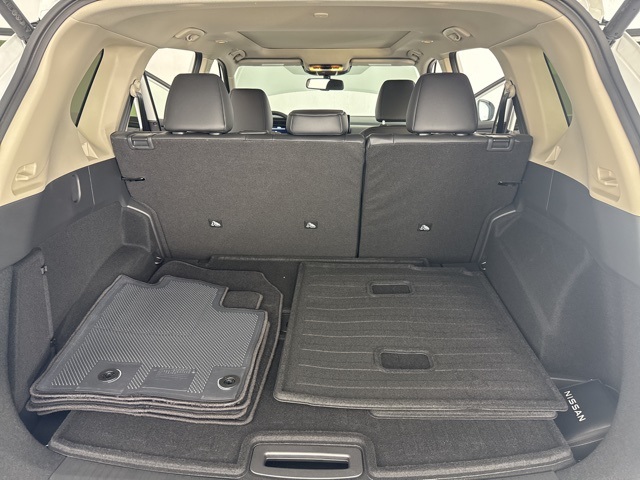 Vehicle image 24 of 28