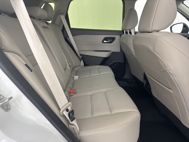 Vehicle image 19 of 26