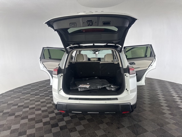 Vehicle image 16 of 26