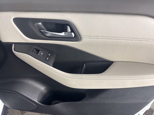 Vehicle image 17 of 26
