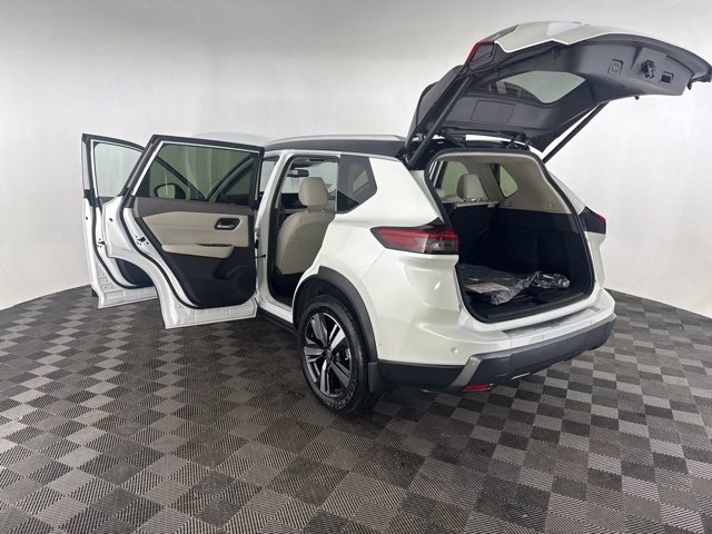 Vehicle image 14 of 26