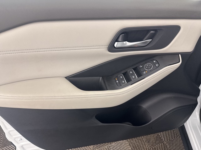 Vehicle image 18 of 26