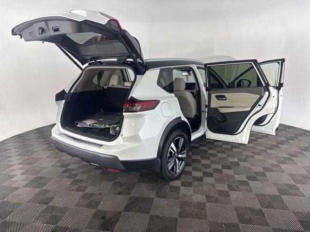 Vehicle image 13 of 26