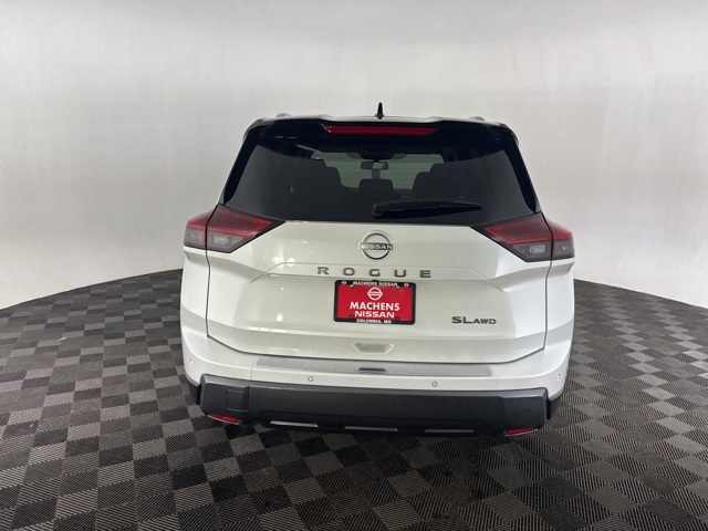 Vehicle image 4 of 26
