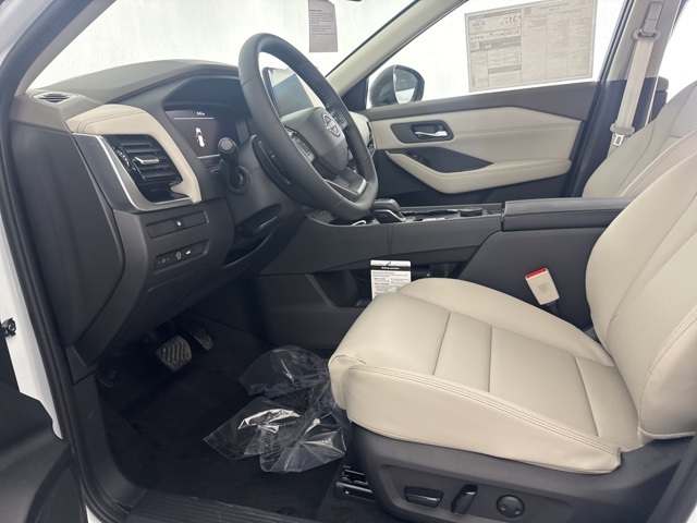 Vehicle image 23 of 26