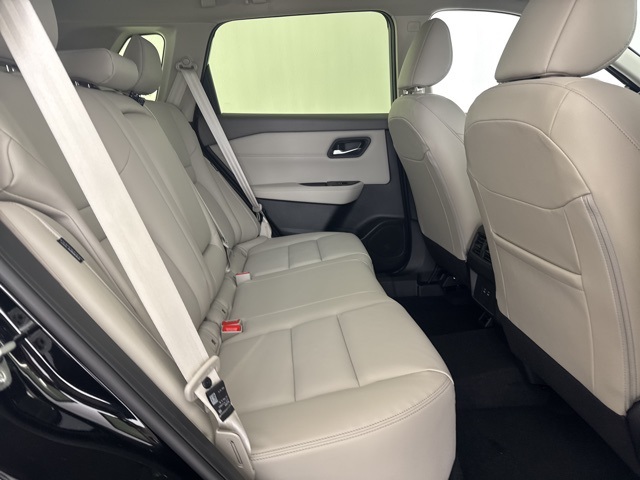 Vehicle image 19 of 27