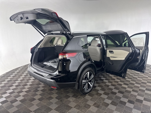 Vehicle image 13 of 27