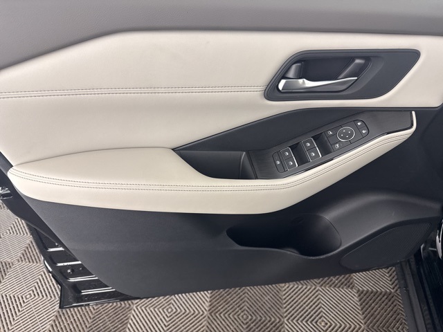 Vehicle image 18 of 27